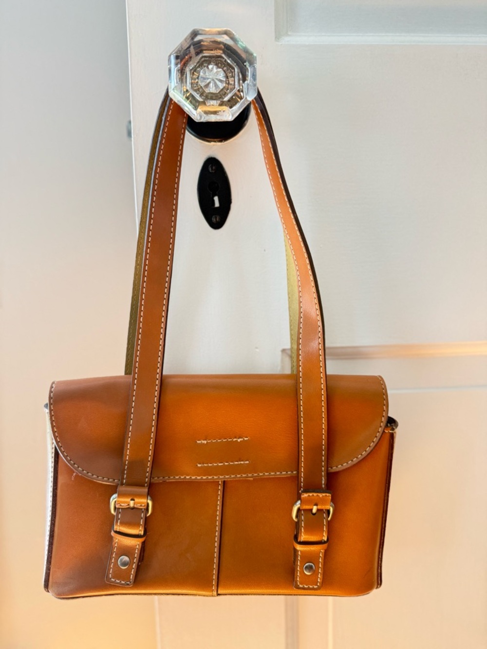 Classic & Neutral Tan Leather Shoulder Bag